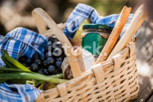 stock-photo-34362866-picnic-basket